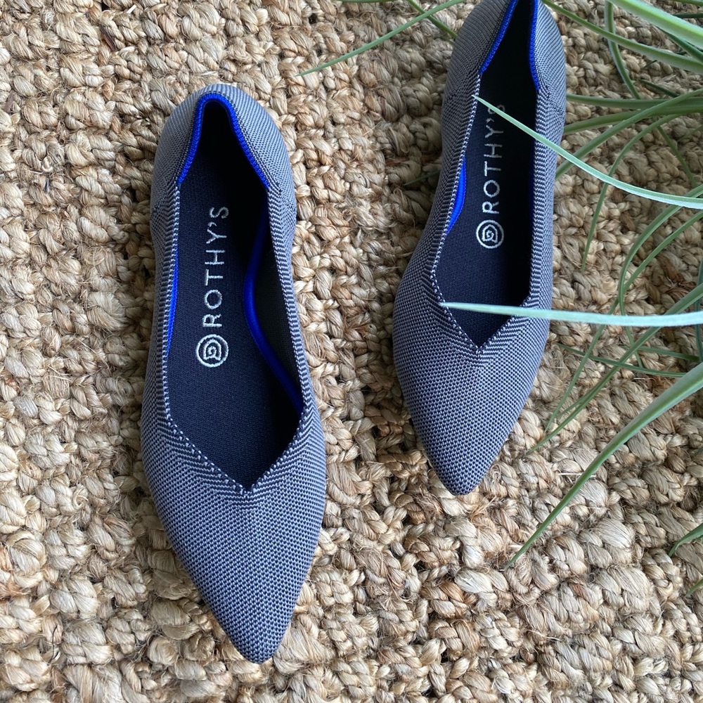❤️SOLD❤️Rothys grey  flax birdeyes
